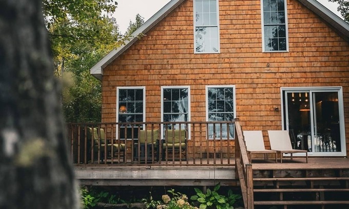 Waterborough Casa | Magnolia Lane Lakefront Cottage