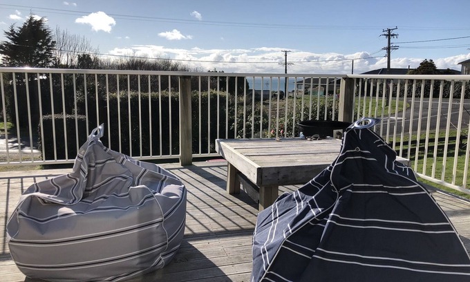 Riverton Casa | Magooza's Beach House - A kiwi family bach 3 minute walk to the BEACH!