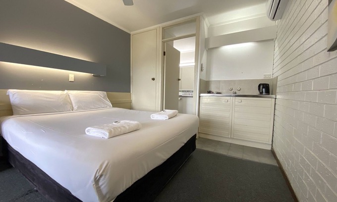 Warrnambool Hotel | Mahogany Motel