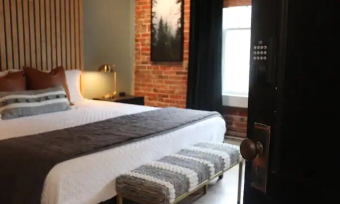 Coudersport Casa | Main Street Lofts - King Suite