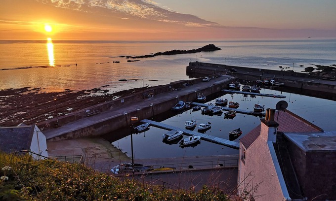 Gardenstown Cabaña | MAIN STREET, pet friendly, country holiday cottage in Gardenstown