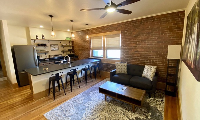 Waynesville Apartamento | Main Street Retreats 101 Cozy, New Downtown Apt. 101