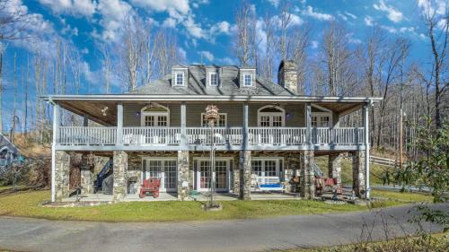 Mars Hill Casa | MainGuest House Private Pond Views Large Yard 20mins to Heart of Asheville