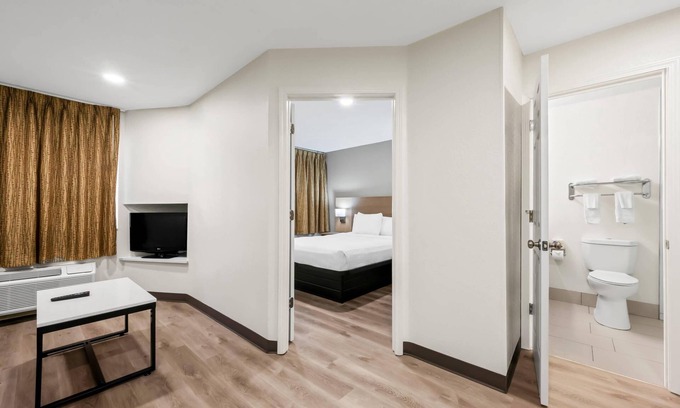 Northeast Raleigh Hotel | MainStay Suites Raleigh North