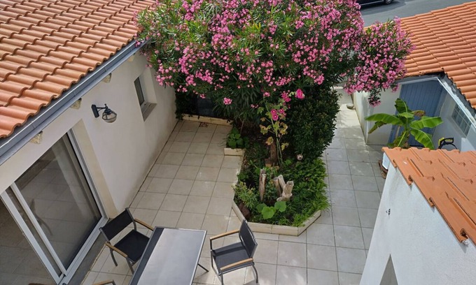 La Rochelle Casa | Maison 4 Personnes, 2 Chambres Avec Cour, Proche Gare et Centre Ville