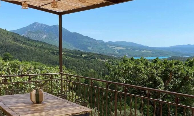 Moustiers-Sainte-Marie Casa | Maison à moustiers with view of Lac de Sainte-Croix