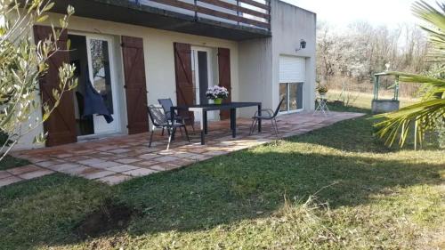 Les Martres-de-Veyre Apartamento | Maison accueillante à Les Martres-de-Veyre avec jardin