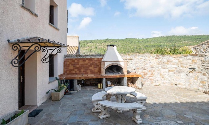 Albas Casa | Maison accueillante avec jardin à Albas