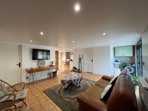 Arnouville Apartamento | Maison Arnouville 15 mins CDG Airport 20 mins Paris