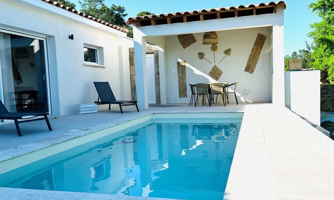 Saint Michel d'Euzet Casa | Maison au Calme Avec Piscine