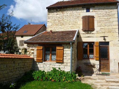 Pont-la-Ville Casa | Maison Authentique avec Jardin Clos et Parking Privé à Pont-la-Ville - FR-1-611-59