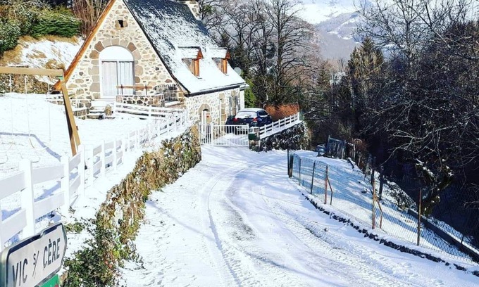 Vic-sur-Cere Casa | Maison Auvergnate, Cosy Avec Cheminée