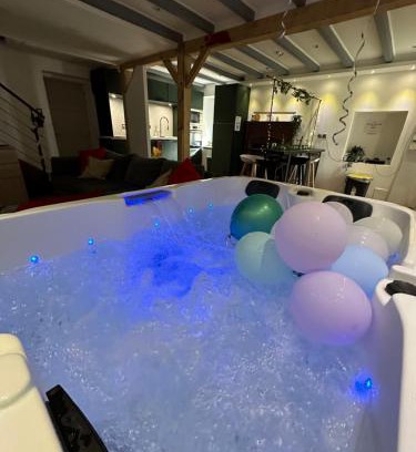 Maisdon-sur-Sevre Apartamento | Maison avec jacuzzi