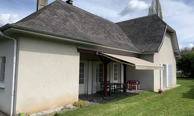 Arette Casa | Maison Avec Terrasse et Jardin au Pied de la Montagne