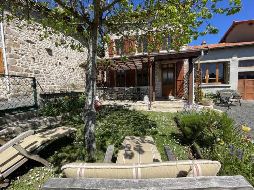 Laprugne Casa | Maison cocooning à la montagne - activités nature, cheminée, jardin clos, animaux bienvenus - FR-1-489-448