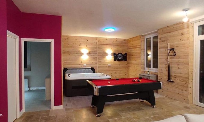 Carnoules Casa | Maison cocooning salle de jeux jaccuzi