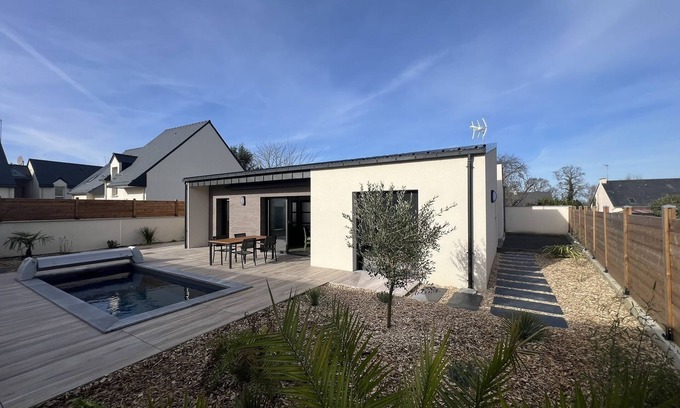 Dol-de-Bretagne Casa | Maison Contemporaine Avec Piscine Pour un Séjour Paradisiaque en Famille