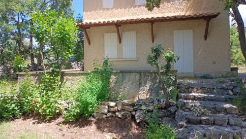 Monieux Casa | maison de 4000m2