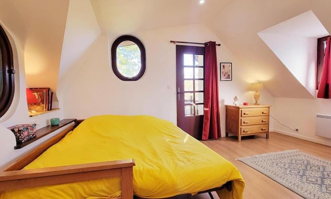 Villeneuve-sur-Bellot Casa | Maison de charme pour 4 personnes au calme