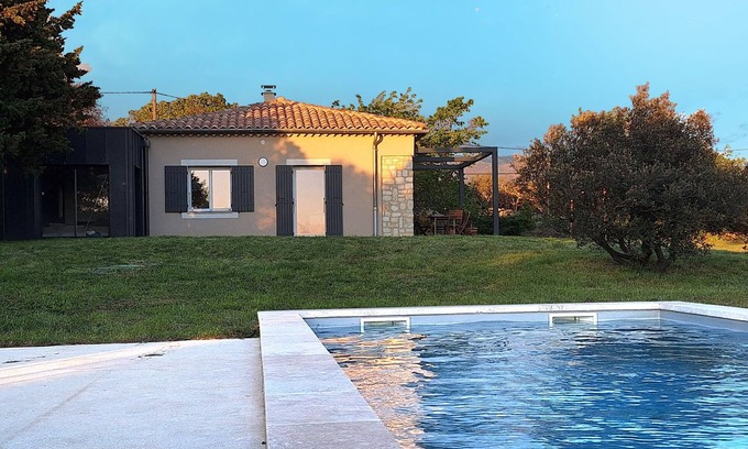 Taulignan Casa | Maison de Campagne Indépendante Avec Piscine au Calme