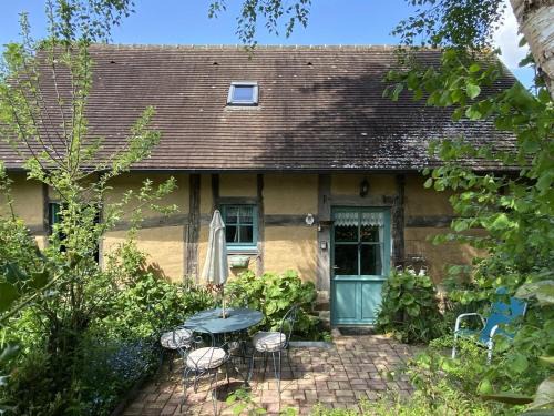 Sainte-Opportune Casa | Maison de charme avec jardin luxuriant, près de la Suisse Normande, idéale pour déconnexion totale - FR-1-497-35