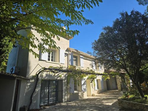 Travaillan Villa | Maison de charme Piscine & grand jardin