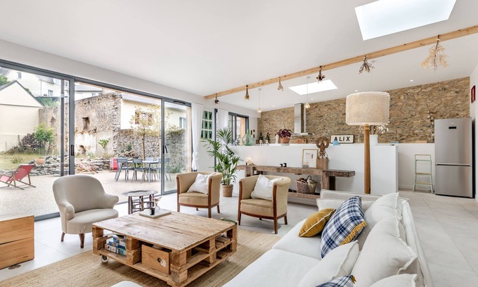 Laval Casa | Maison de famille chaleureuse