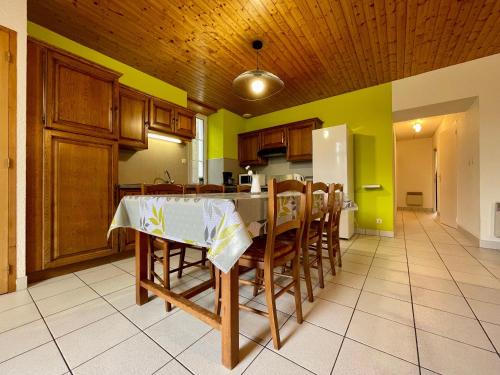 Saint-Julien-Molhesabate Casa | Maison de plain-pied rénovée en 2018 avec jardin privatif, calme, nature et activités à Saint-Julien - FR-1-582-265