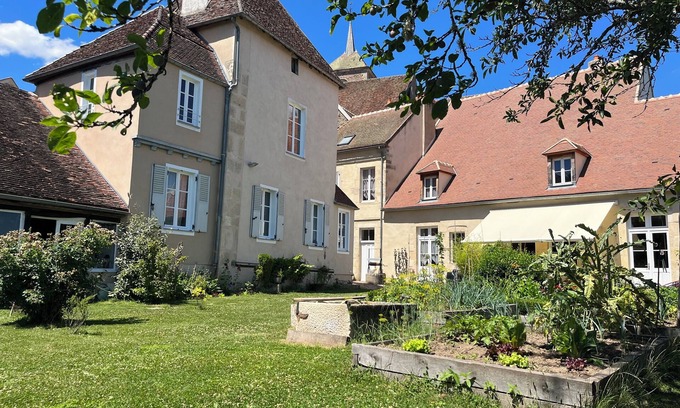 Avallon Casa | House of Noble Nicolas - Julie