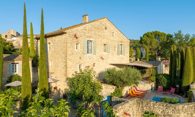 Lagnes Casa | Maison en Plein Coeur de Village Avec Piscine