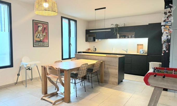 Neuilly-Plaisance Casa | Maison Familiale Grand Jardin,8 Couchages Proche Paris/disney. Animaux Acceptés