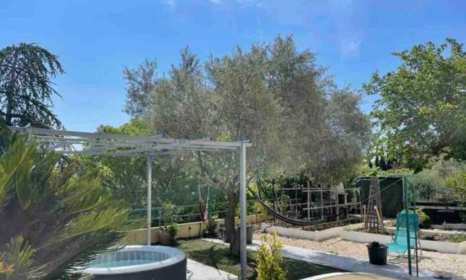 Uchaud Apartamento | Maison Gardoise de 1975 au calme,billard, jacuzzi,