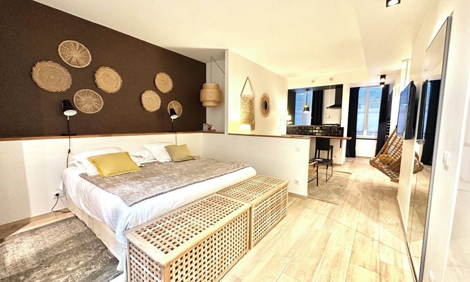 Chalons-en-Champagne Hotel | MAISON LIA