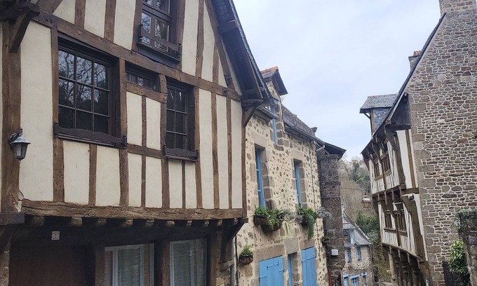 Lanvallay Casa | Maison Médiévale au Cœur de la Vieille Ville de Dinan