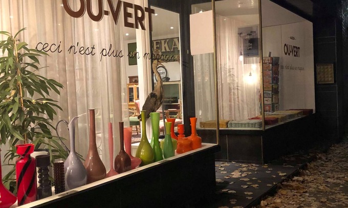 Dudzele Casa | MAISON OU-VERT alojado en una tienda del pueblo