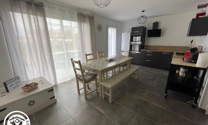 Saint-Reverend Casa | Maison PMR avec Jardin, 8 km de St-Gilles-Croix-de-Vie, 3 Chambres, Wifi et Vélos - FR-1-426-540