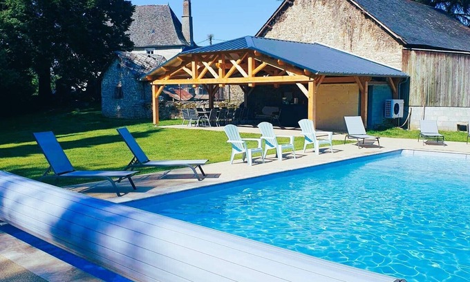 Estivaux Casa | Maison Rénovée Avec Terrasse + Parc Avec Piscine Chauffée et Terrasse Couverte