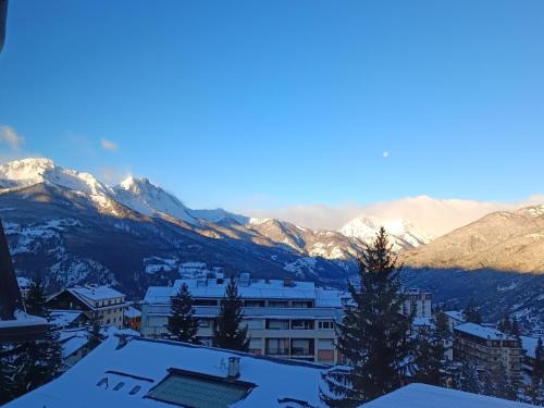 Sauze d'Oulx Apartamento | Maison Seguret 50mt from sky lifts