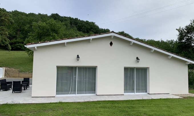 Saint-Romain-le-Noble Casa | Maison t3 70m2 et 50m2 de Terrasse Dans un Écrin de Verdure