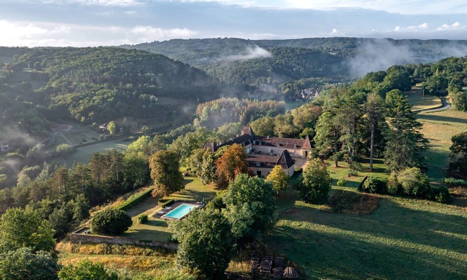 Urval Otro | SPLENDID CHARTREUSE CLASIFICADO DE LA XVII DOMINANTE LA DORDOGNE Y LA PISCINA DELICIEUSE