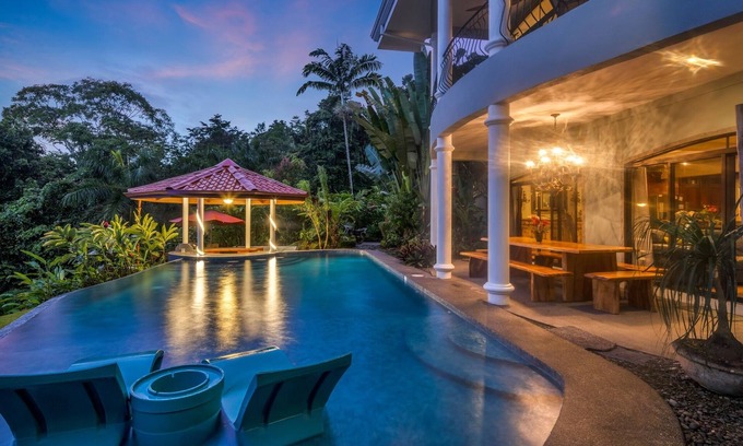 Hatillo Casa | ¡MAJESTUOSO! Urbanización cerrada, finca de 7 acres, 160º con vista al mar. BARDA PARA NADAR, COCINERO, CONSERJERO