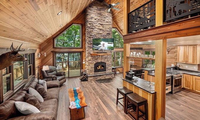 Eagle River Casa | Majestic Maples | Kentuck Lake, Dock, Firepit, AC, Fireplace, Dogs OK
