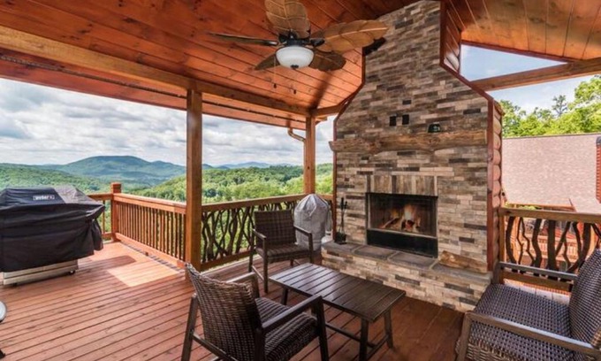 Morganton Casa | Majestic Mountaintop Cabin with hot tub and fireplace
