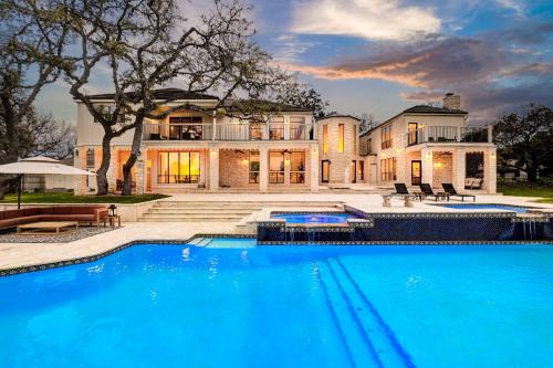 Cross Mountain Casa | Majestic Oak - Luxury, Billiards Room & Pool