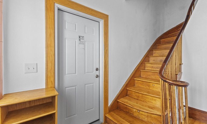 Malden Apartamento | Malden 3Br Apt on 2F/with Free parking/WiFi/ Windows AC