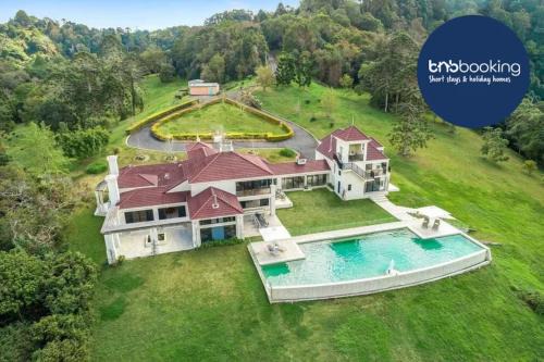 North Maleny Casa | Maleny Chateau Pool Country Experience, Creek, Gym