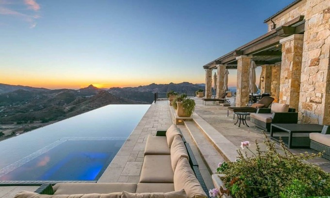 Malibu Casa | Malibu Rocky Oaks by Stay Awhile Villas