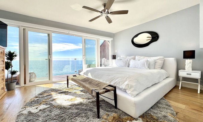 Eastern Malibu Casa | Malibu Luxury Beachfront Gallery + Private Beach Access