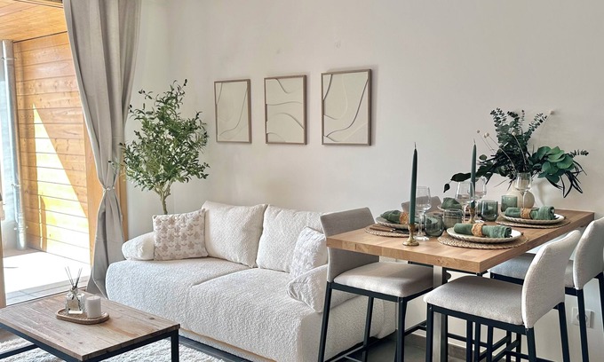 Annemasse Apartamento | MAMCosy - Best place - At the Station | Geneva Access 15'– Bright & Modern Stay"
