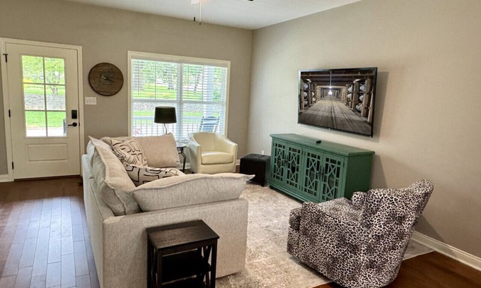 Versailles Casa | Man o’ War Cottage | Versailles KY Stay